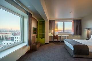 Отель B&B Hotel Nowy Targ Centrum Новы-Тарг Двухместный номер Делюкс с 1 кроватью и видом на горы-2